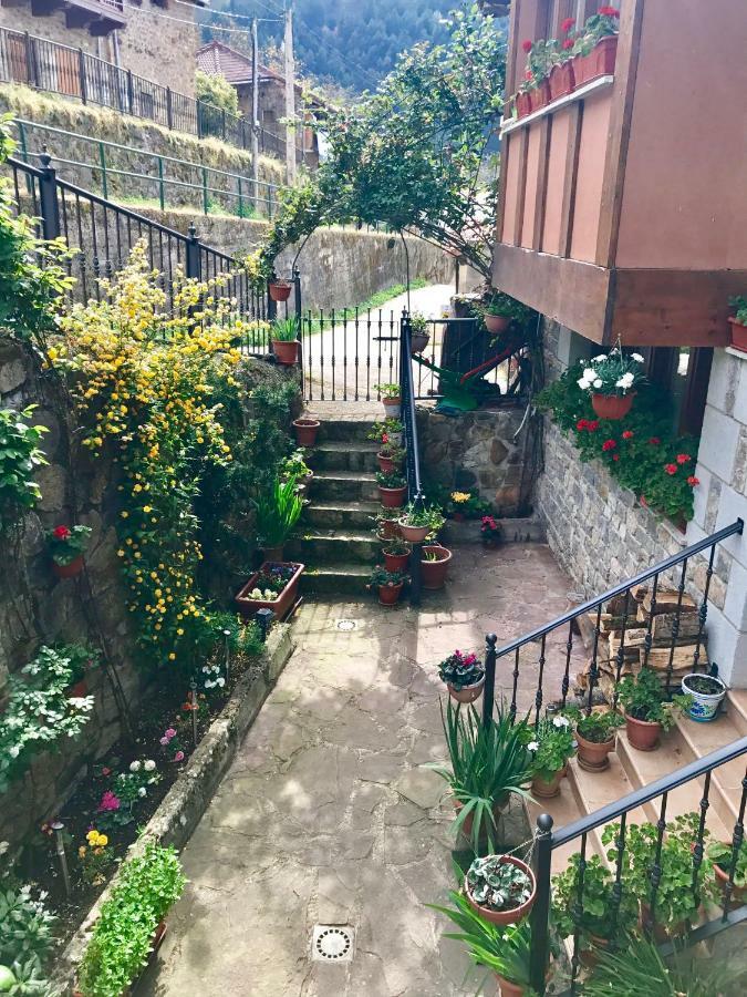 Apartamentos Rurales Los Nogales Cosgaya Eksteriør bilde
